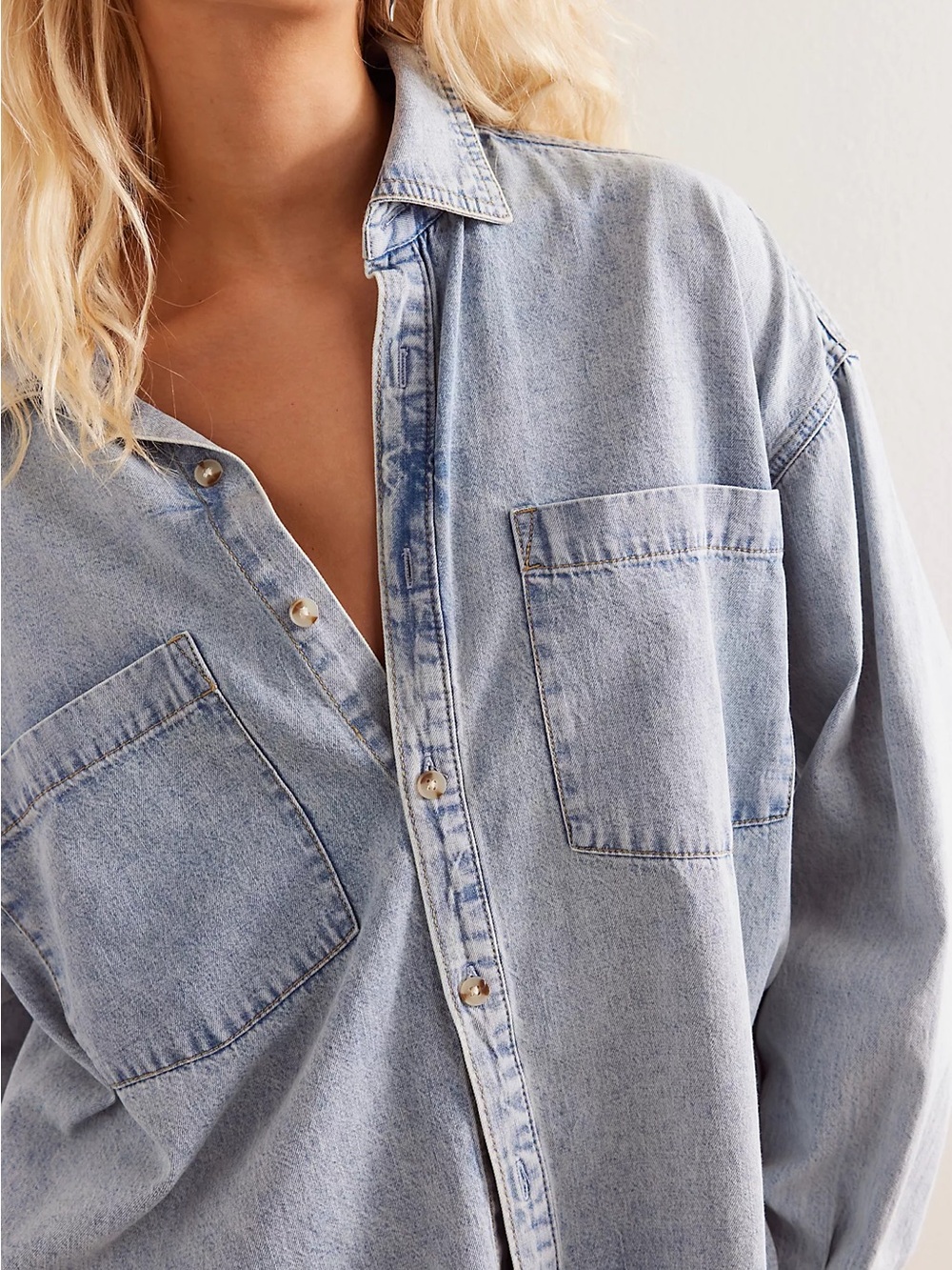 We The Free Freddie Light Wash Denim Button-Front Shirt sz M
